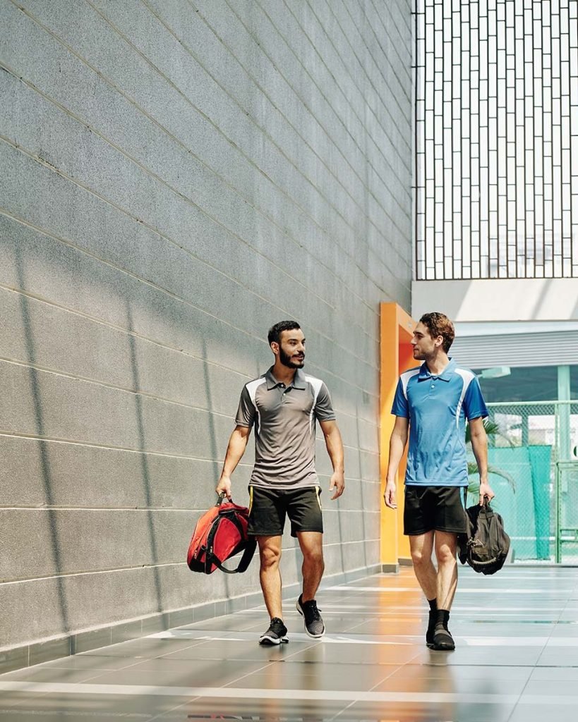 young sportsmen walking to gym L4JZWNA.jpg